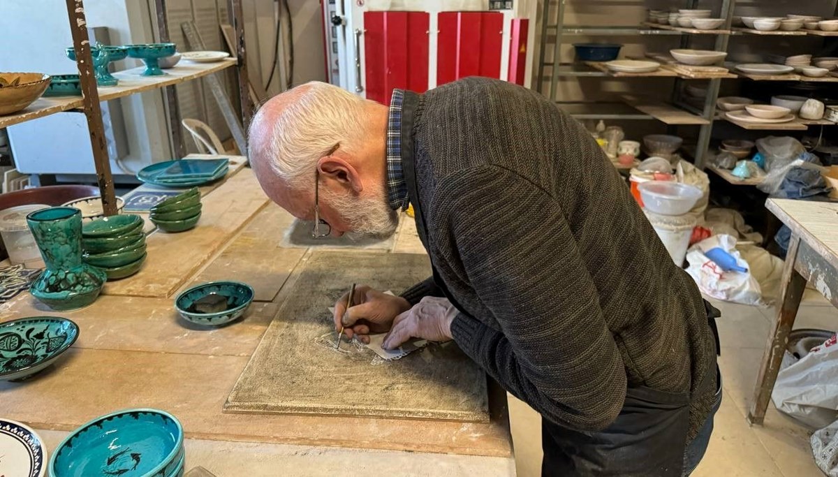 Yeni ustalar için ömrünü adadı: 42 yıldır sayısız çalışmaya imza attı Yeni ustalar için ömrünü adadı: 42 yıldır sayısız çalışmaya imza attı