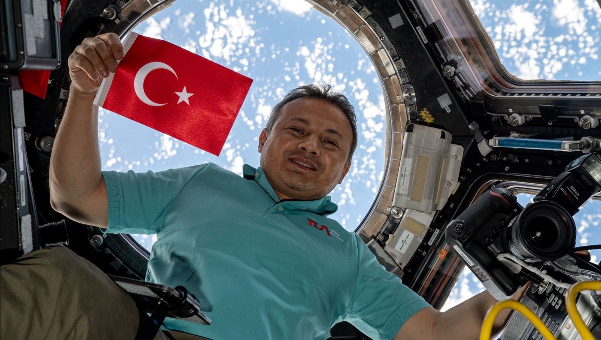 Alper Gezeravcı gazetecilerin sorularını yanıtladı: Uzay üssünde bir gün nasıl geçiyor? Alper Gezeravcı gazetecilerin sorularını yanıtladı: Uzay üssünde bir gün nasıl geçiyor?
