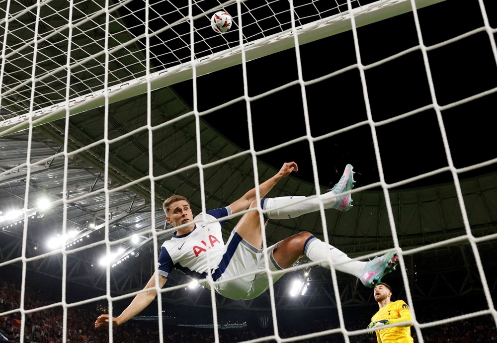 Avrupa Ligi'nde şampiyonluğu getiren inanması güç müdahale: Taraftarlar gol diye ayağa kalkmıştı 78