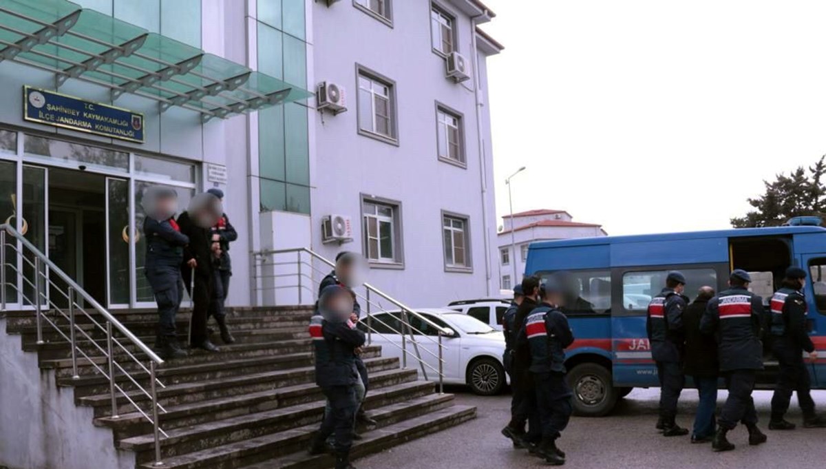 Gaziantep'te zeytin çaldıkları iddiasıyla 2 şüpheli yakalandı Gaziantep'te zeytin çaldıkları iddiasıyla 2 şüpheli yakalandı
