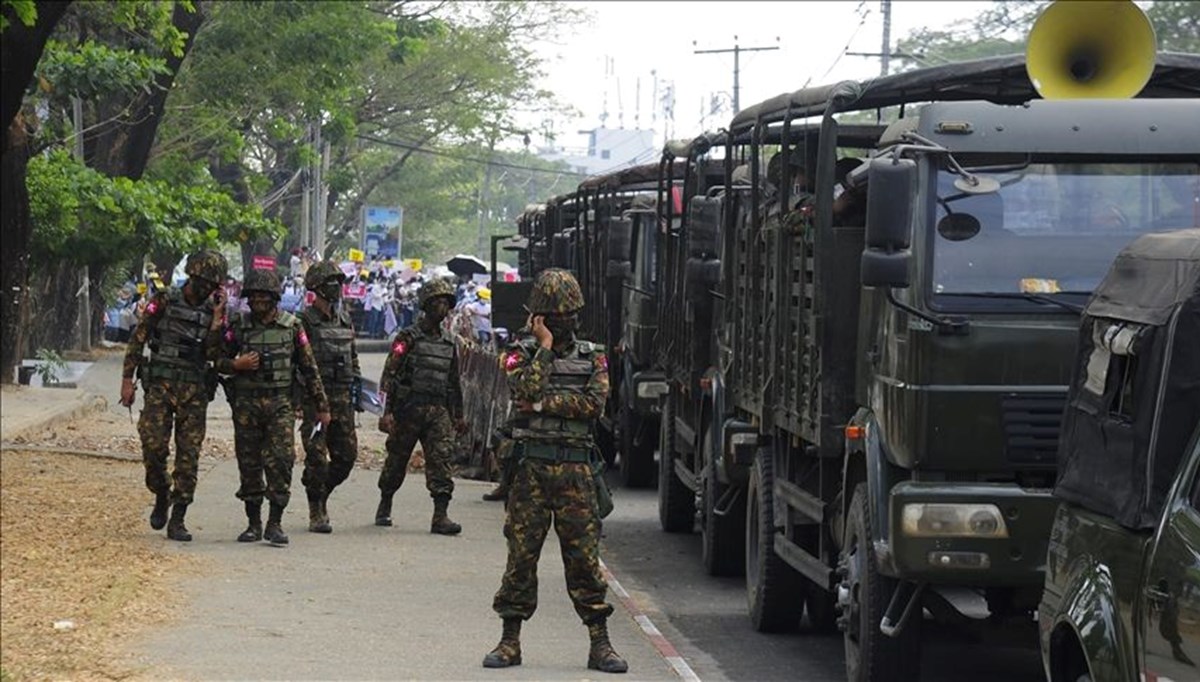 Myanmar'da kadın ve erkeklere zorunlu askerlik uygulaması