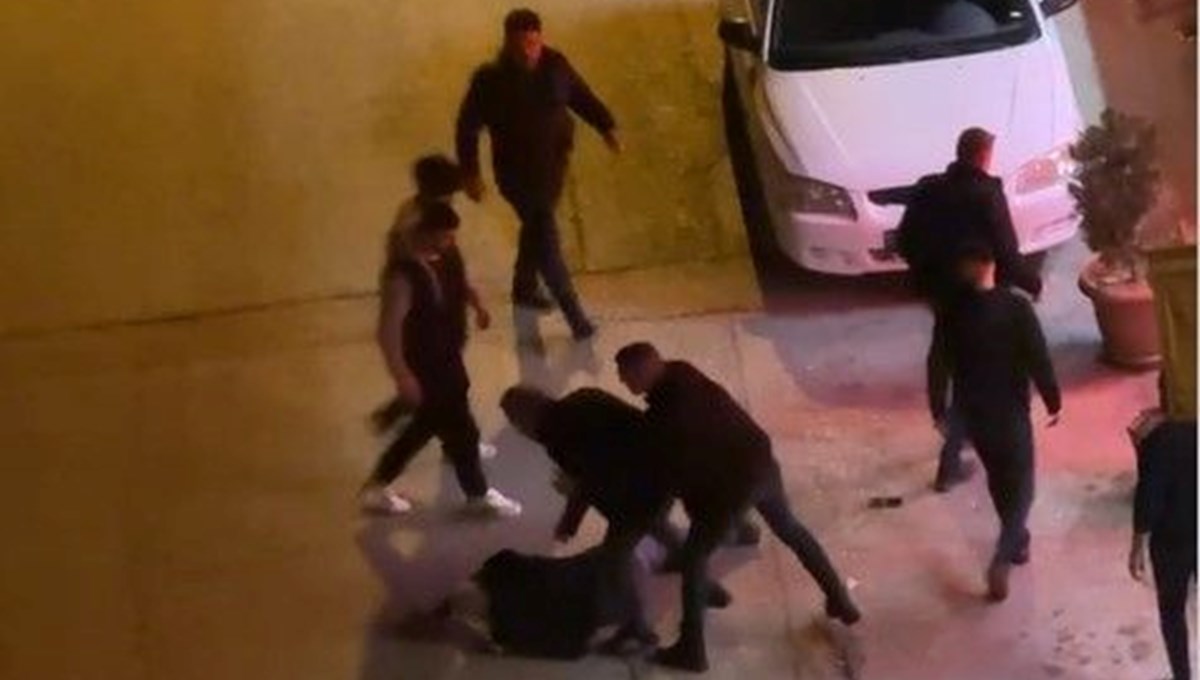 Tokat'ta kavga: Yerdeki adamı sandalye ile dövdüler