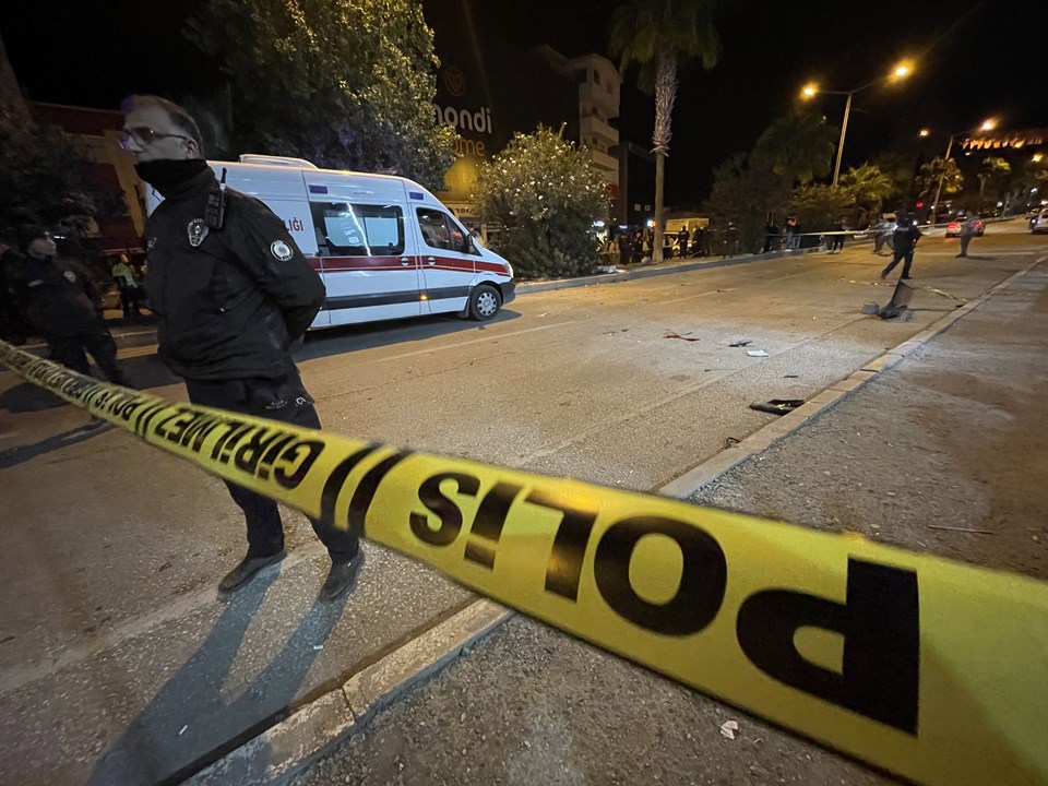 Adana'da feci kaza: 3 kişi öldü, 2 kişi yaralandı - 1