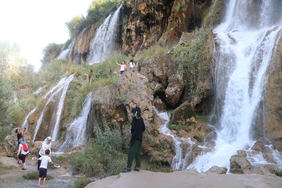 Erzincan'da Munzur Dağı'ndan gelen serinlik: Girlevik Şelalesi - 3