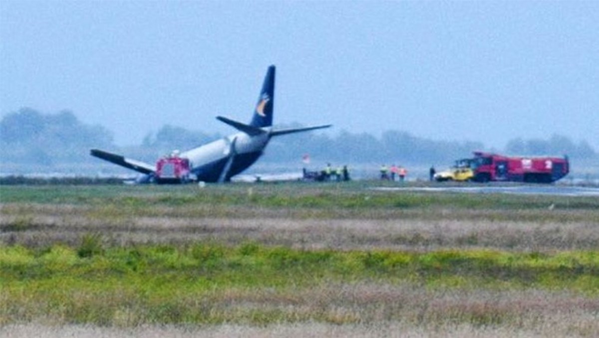 Kargo uçağının düşmesinin ardından, Montpellier Havalimanı