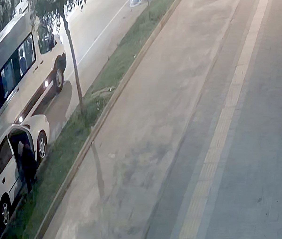 O anlar, iş yerinin güvenlik kamerası tarafından görüntülendi. O anlar, iş yerinin güvenlik kamerası tarafından görüntülendi.
