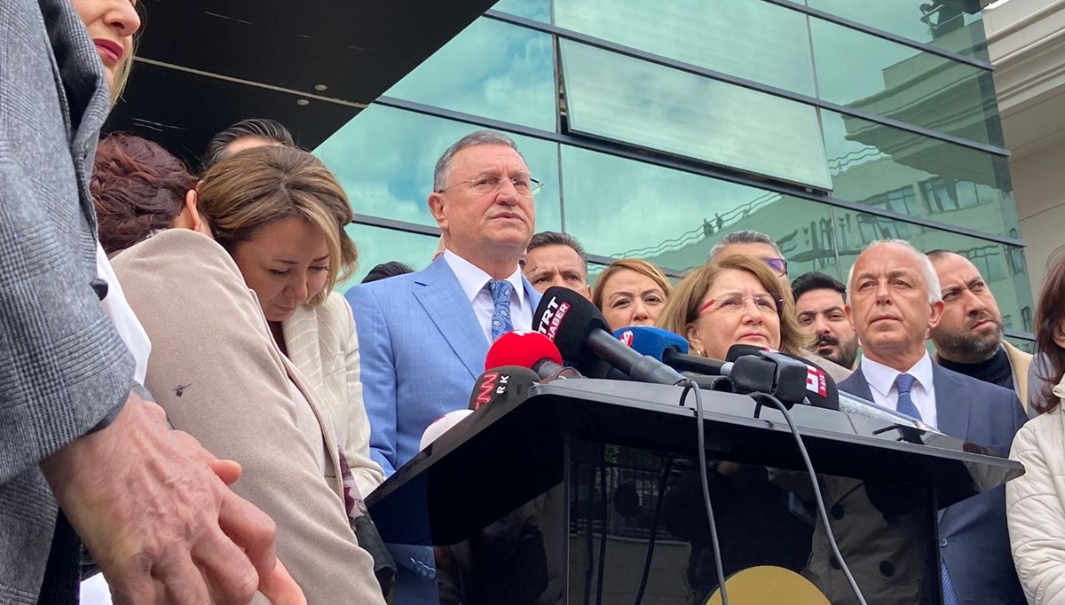 Lütfü Savaş'tan YSK önünde açıklama: Seçim oldubittiye getiriliyor Lütfü Savaş'tan YSK önünde açıklama: Seçim oldubittiye getiriliyor