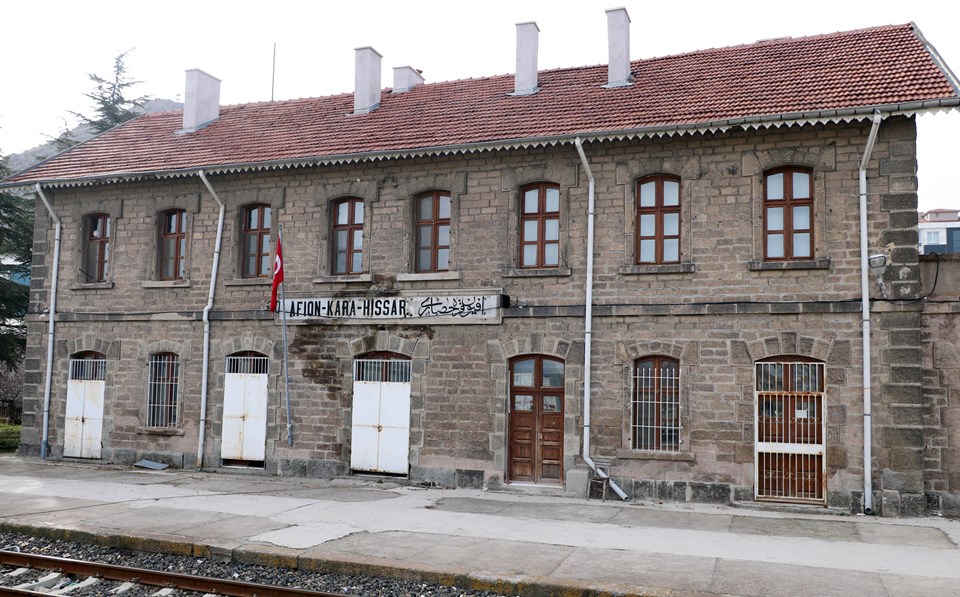 Afyonkarahisar'daki 130 yıllık tren istasyonu geleceğini bekliyor - 1
