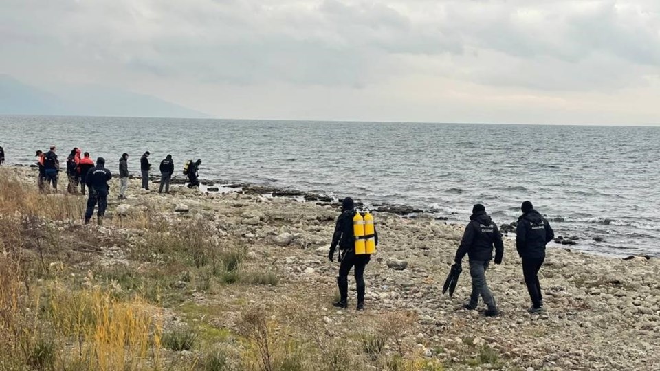 Kayıp kardeşlerin cansız bedenleri gölde bulundu - 1