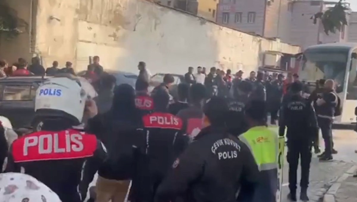 İzmir'de kaçak göçmen operasyonu İzmir'de kaçak göçmen operasyonu