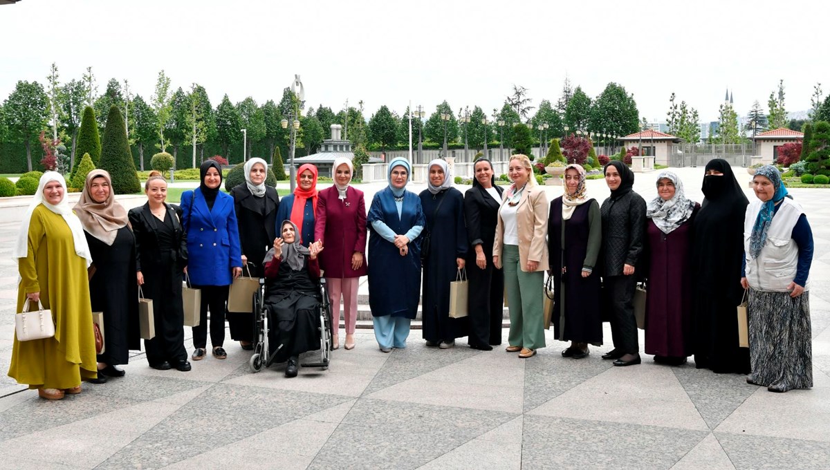Emine Erdoğan annelerle buluştu Emine Erdoğan annelerle buluştu