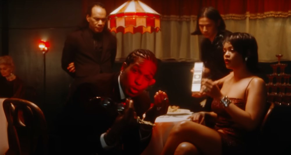 Rihanna ve ASAP Rocky'den evlilik söylentilerini artıran müzik klibi - 7