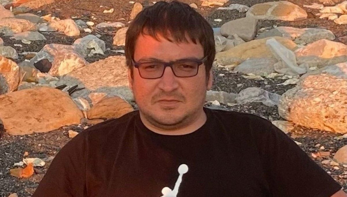 Bilgisayar işletmeni balkondan düşerek öldü Bilgisayar işletmeni balkondan düşerek öldü
