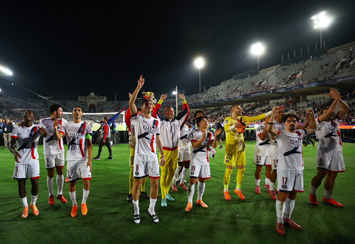 PSG takımı, Barcelona maçının sevincini maç sonunda bu şekilde yaşadı