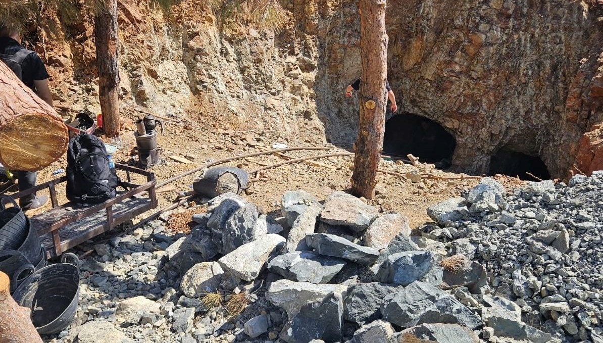 Kaçak krom ocağı açan 3 kişi yakalandı