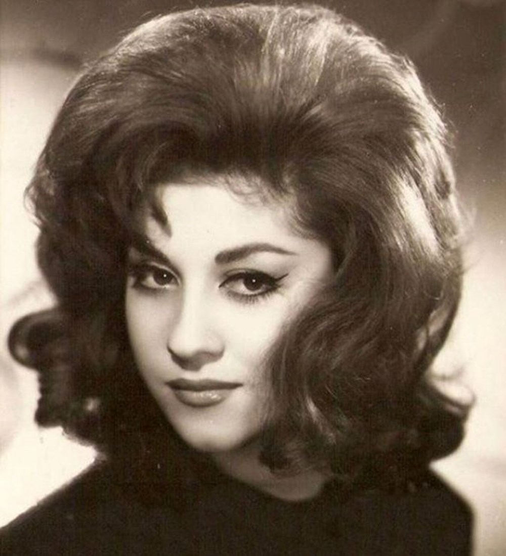 Su Burcu Yazgı Coşkun'dan nostaljik kare (Ünlülerin çocukluk ve gençlik halleri) - 471