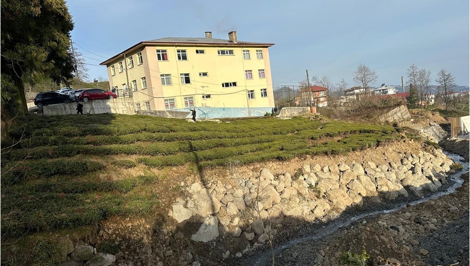 Rize'de heyelan nedeniyle eğitime ara