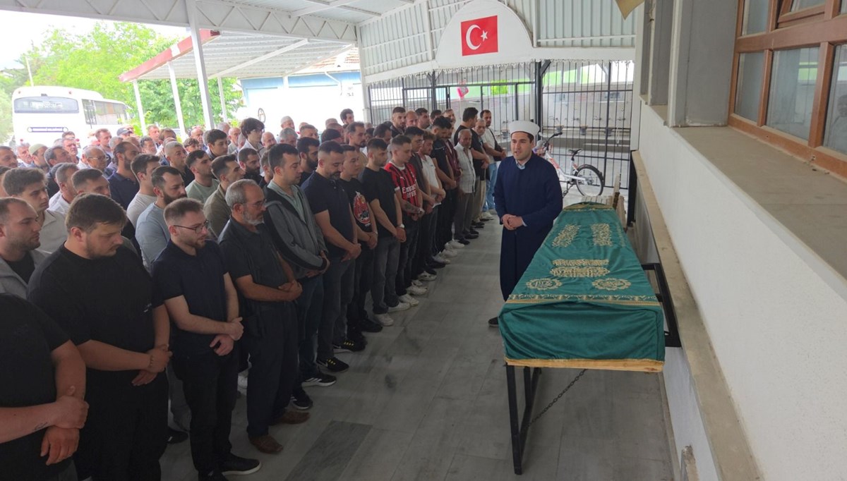 Bursa'da çiftlik evinde öldürülen gencin cenazesi defnedildi
