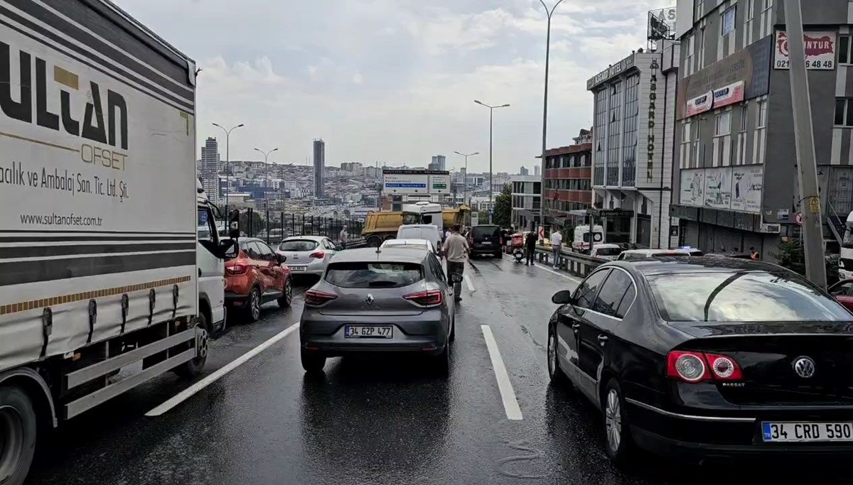 Beylikdüzü’nde kaza: D-100’de Avcılar yönü trafiğe kapandı Beylikdüzü’nde kaza: D-100’de Avcılar yönü trafiğe kapandı