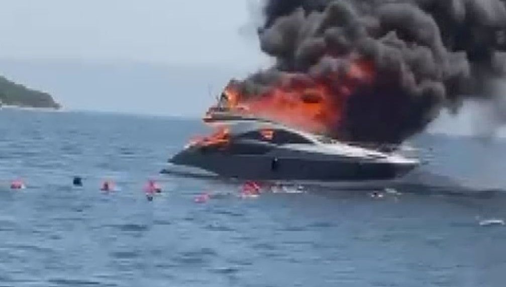 Kınalıada açıklarında korkutan tekne yangını