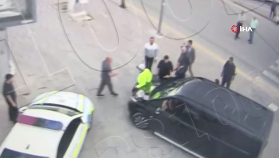 CHP'li milletvekili Adnan Beker'in şoförü aracı polisin üzerine sürdü