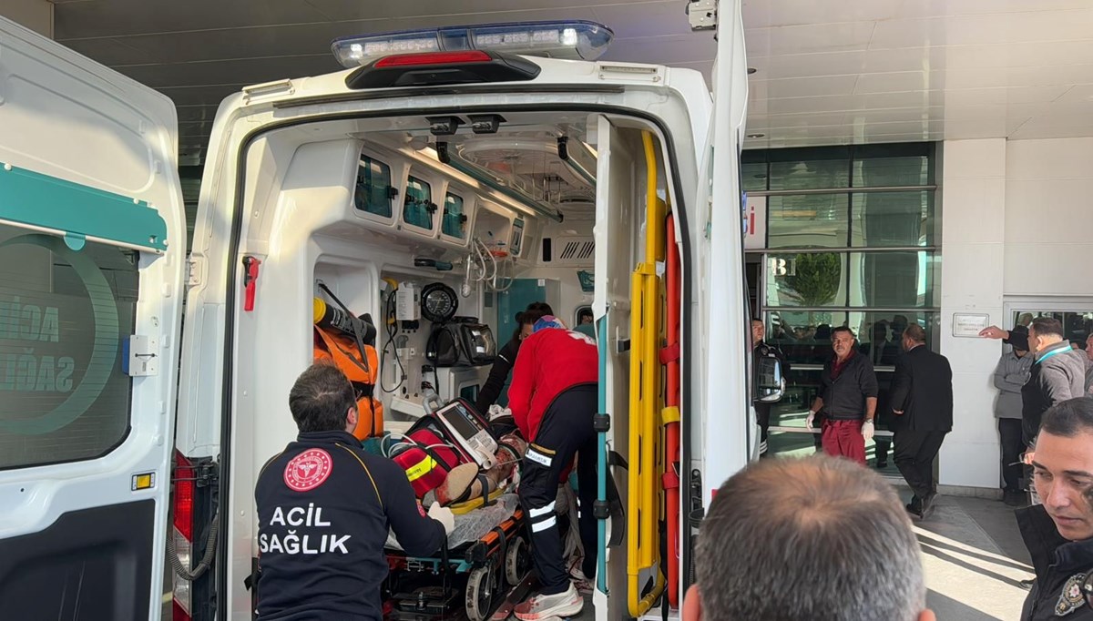 Balışeyh Belediye Başkanı Hilmi Şen'e silahlı saldırı: Başkan ve şoförü öldü, 3 kişi yaralandı Balışeyh Belediye Başkanı Hilmi Şen'e silahlı saldırı: Başkan ve şoförü öldü, 3 kişi yaralandı