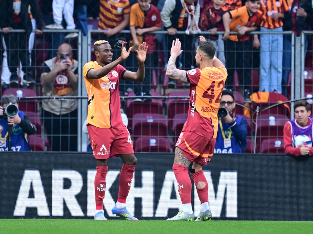 Lider Galatasaray, Sivasspor'u farklı geçti: Son 4 maçta 2 galibiyet 1 beraberlik yetiyor! - 19