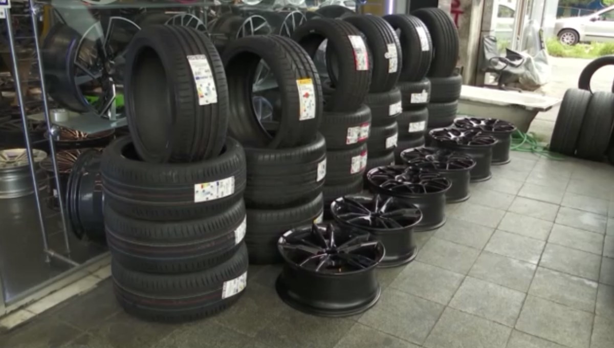 Oto yedek parça fiyatları üçe katlandı Oto yedek parça fiyatları üçe katlandı