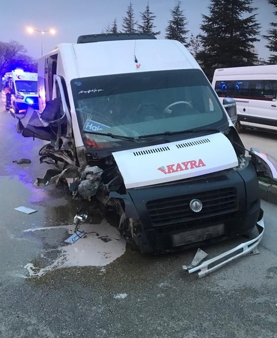 Eskişehir’de fabrika servisi kaza yaptı: 12 yaralı - 1
