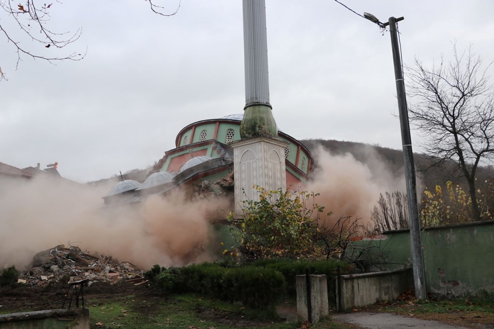 Düzce'de depremde hasar gören Sarıdere Köyü Camisi yıkılıyor - 9
