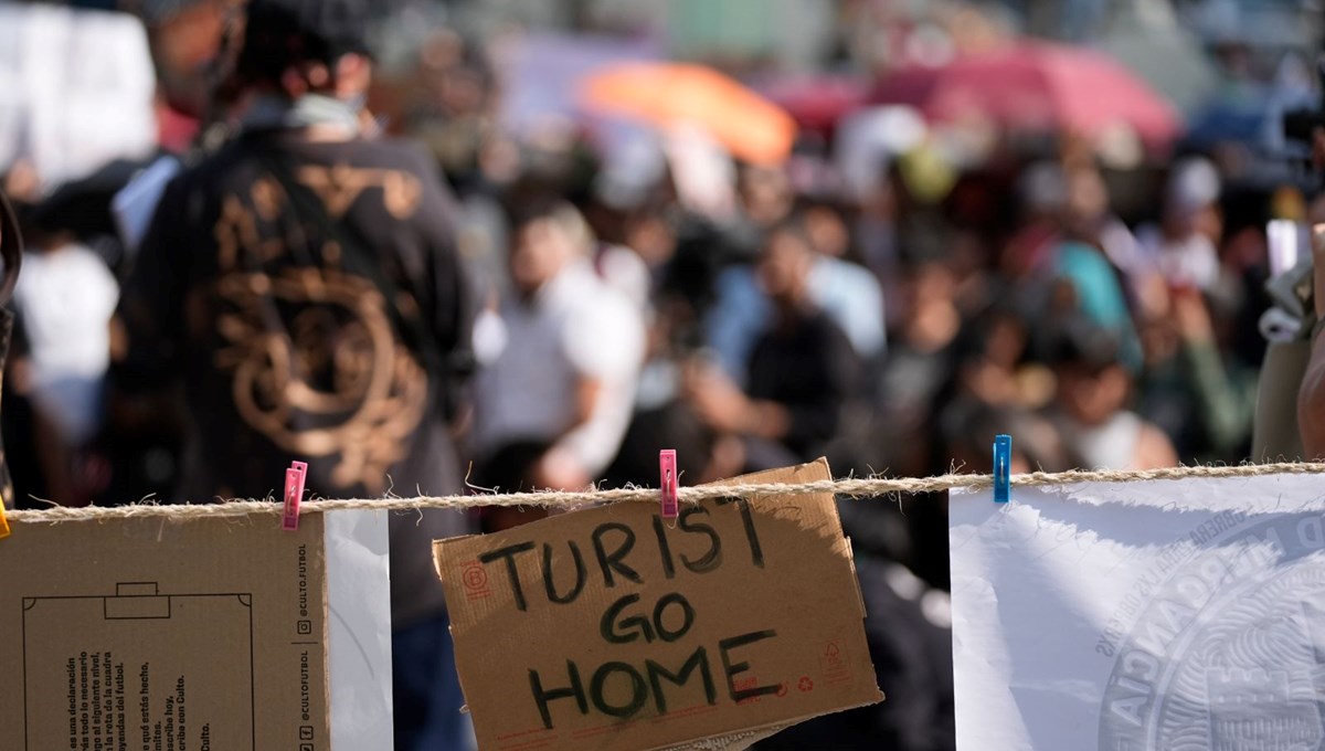 Meksika’da turist akını protesto edildi