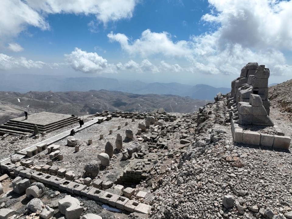 Depremlerden etkilenmeyen Nemrut Dağı ziyaretçilerini bekliyor - 1