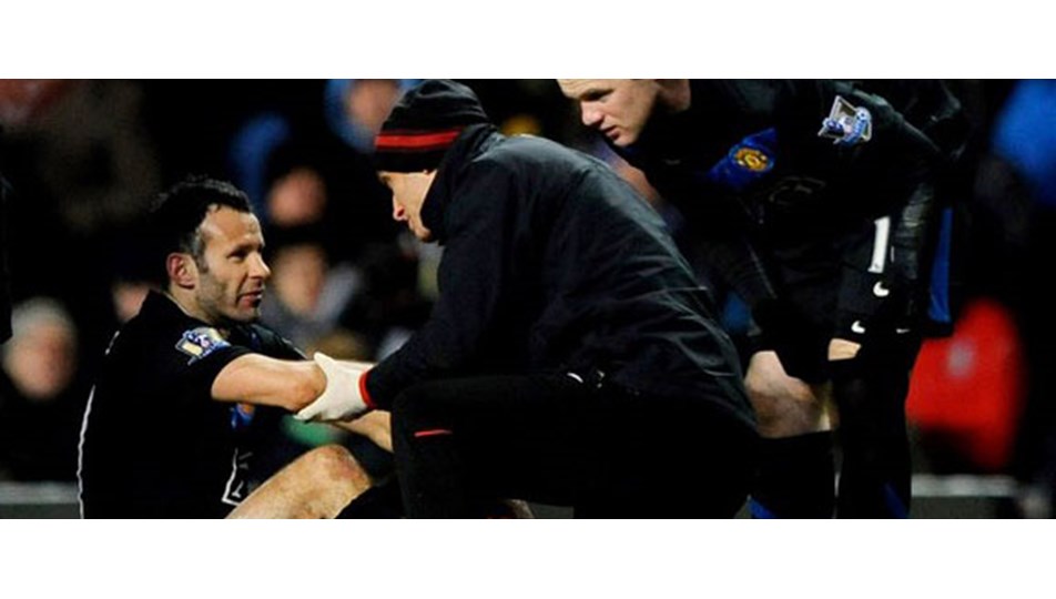 Giggs 1 ay yok