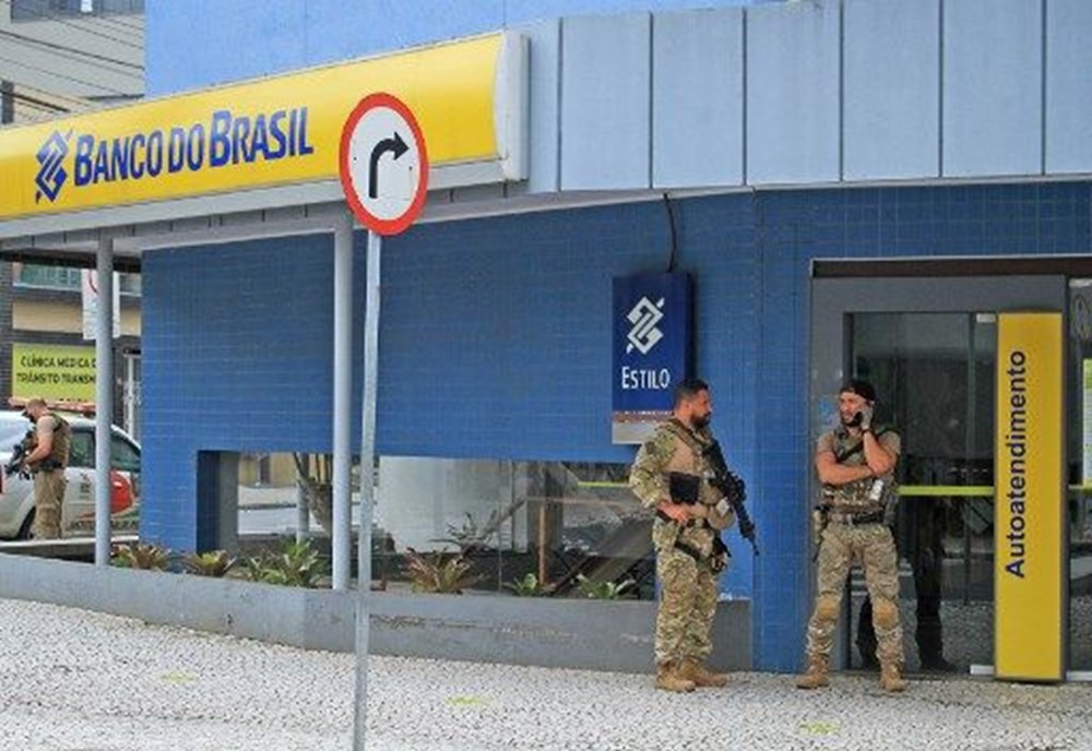 Brezilya'da savaş gibi banka soygunu: 30 kişi geldiler - 3