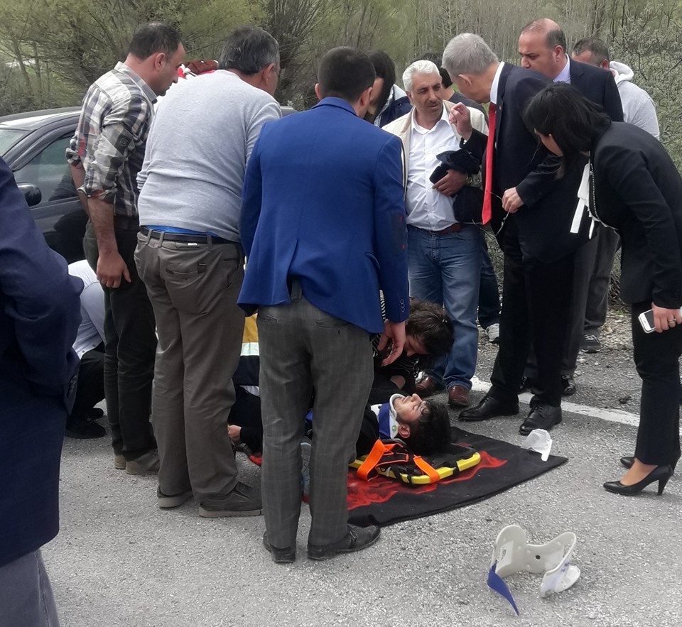 Sağlık Bakanı Demircan kazada yaralananların yardımına koştu - 1