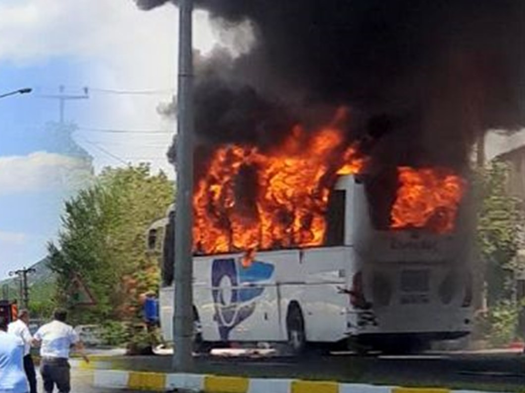 Balikesir De Yolcu Otobusunde Yangin Faciasi 5 Olu Ntv