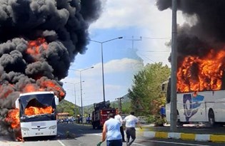 Manisa Ve Cesme De Seyir Halindeki Yolcu Otobusleri Yandi Ntv