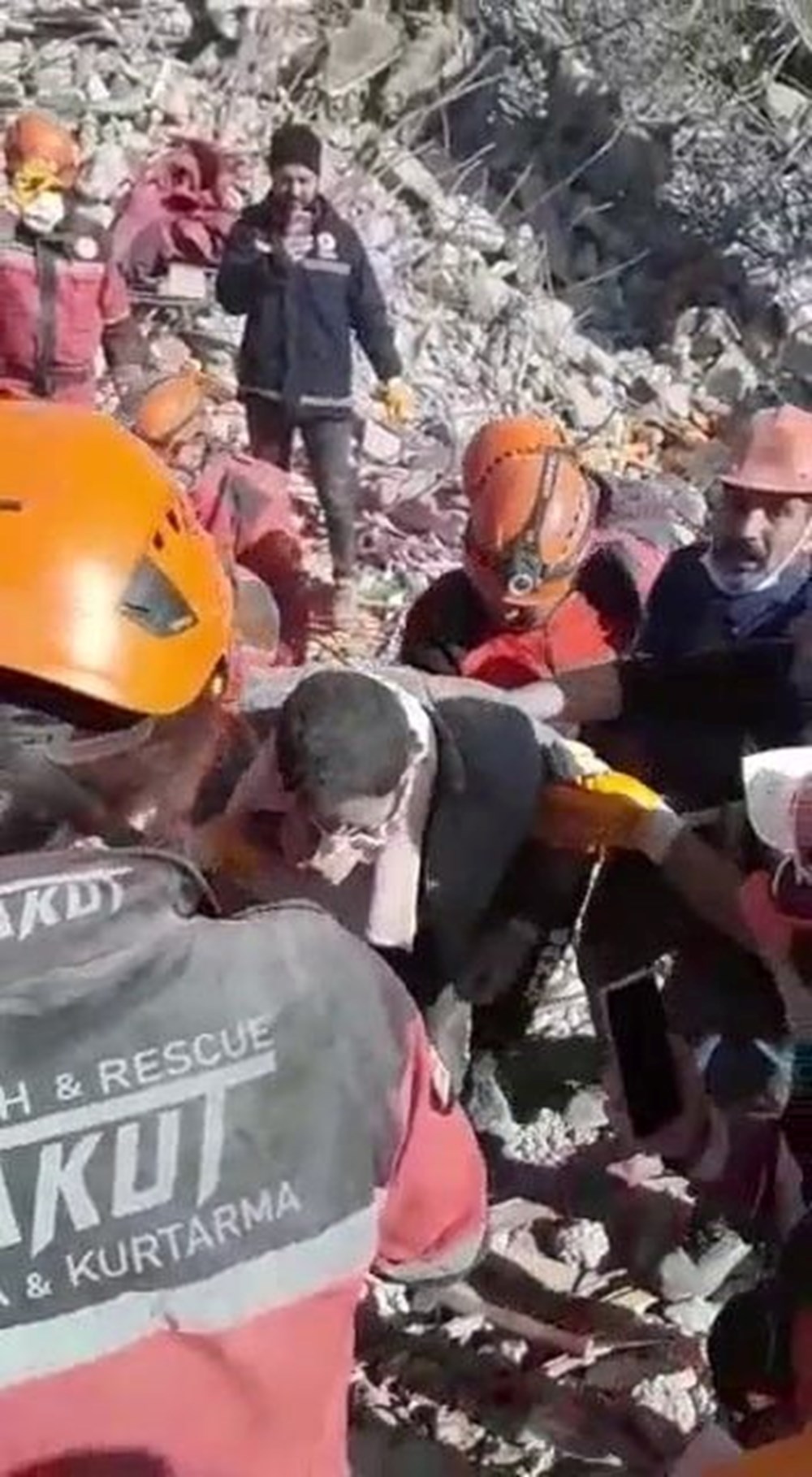 Deprem bölgesinden mucize kurtuluşlar - 17
