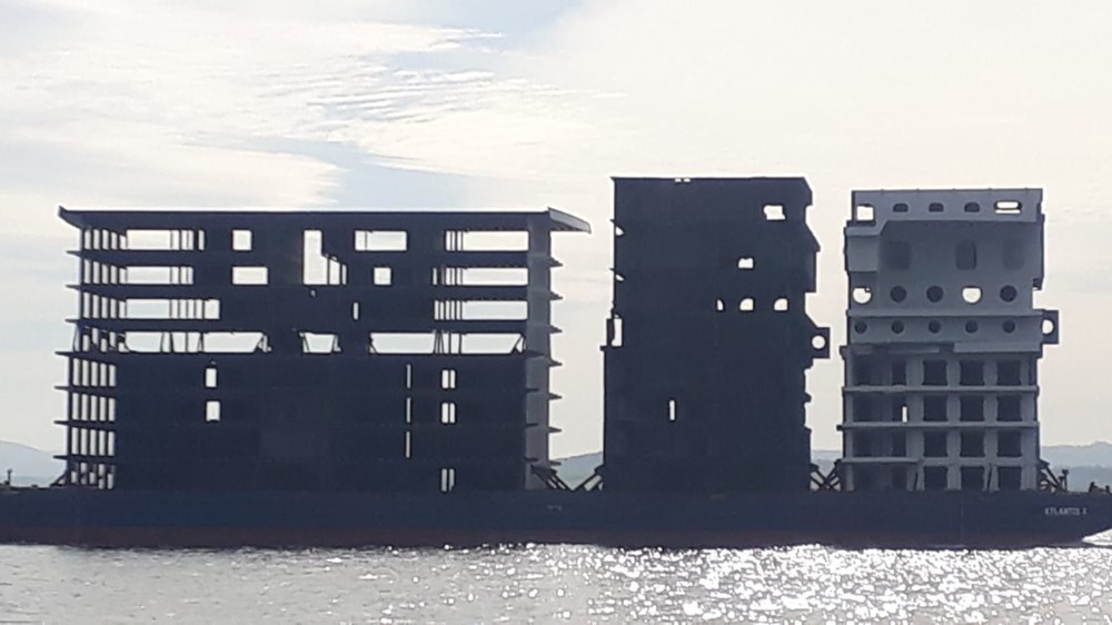 Çanakkale Boğazı'ndan 'apartman' görünümlü platform geçti - 2