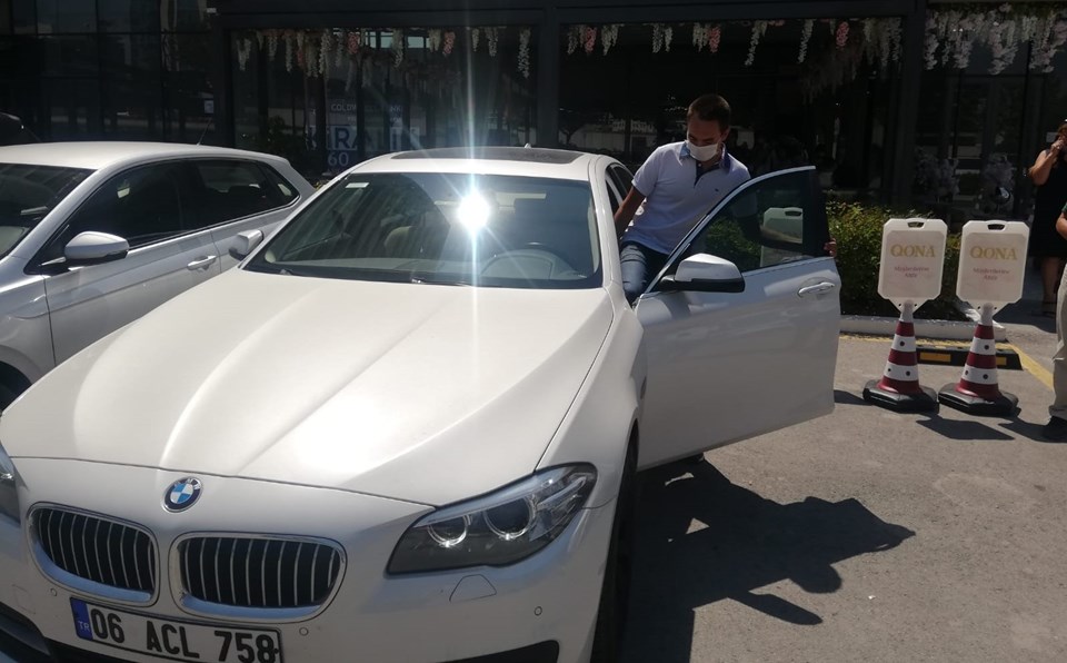 Öğretmen, Türkiye birincisi öğrencisine lüks otomobilini hediye etti - 2