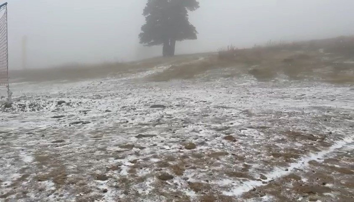 Uludağ'da beklenen kar yağışı başladı Uludağ'da beklenen kar yağışı başladı