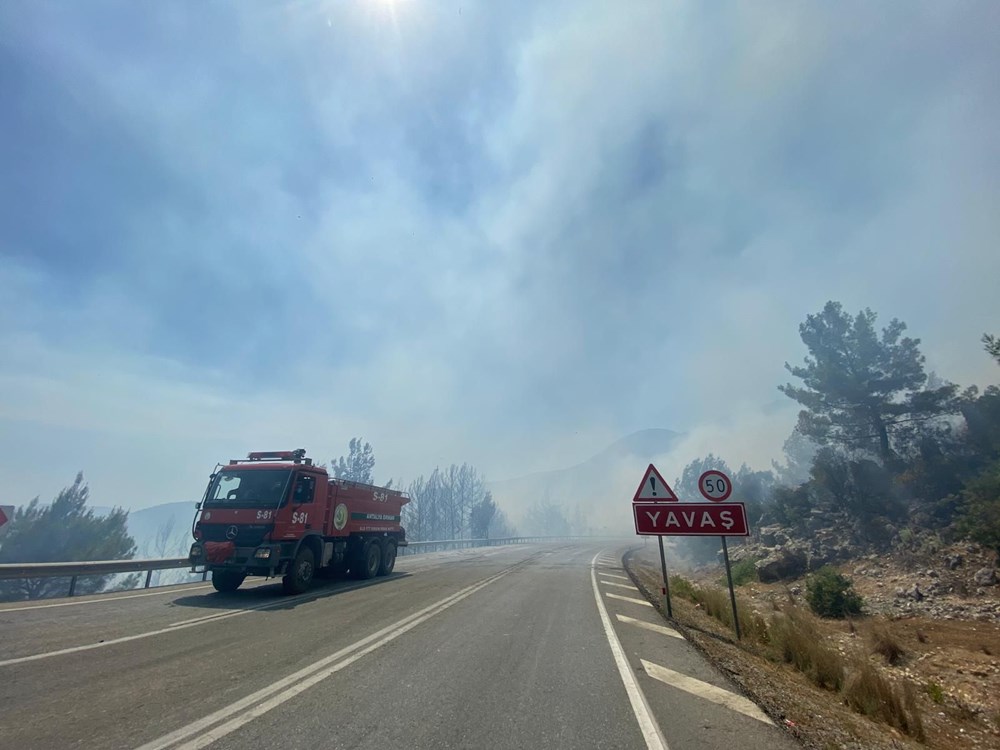 Antalya'da orman yangını: Karayolu ulaşıma kapatıldı - 4