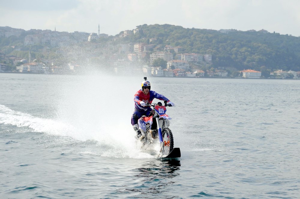Motosikletle İstanbul Boğazı’nı geçti - 3