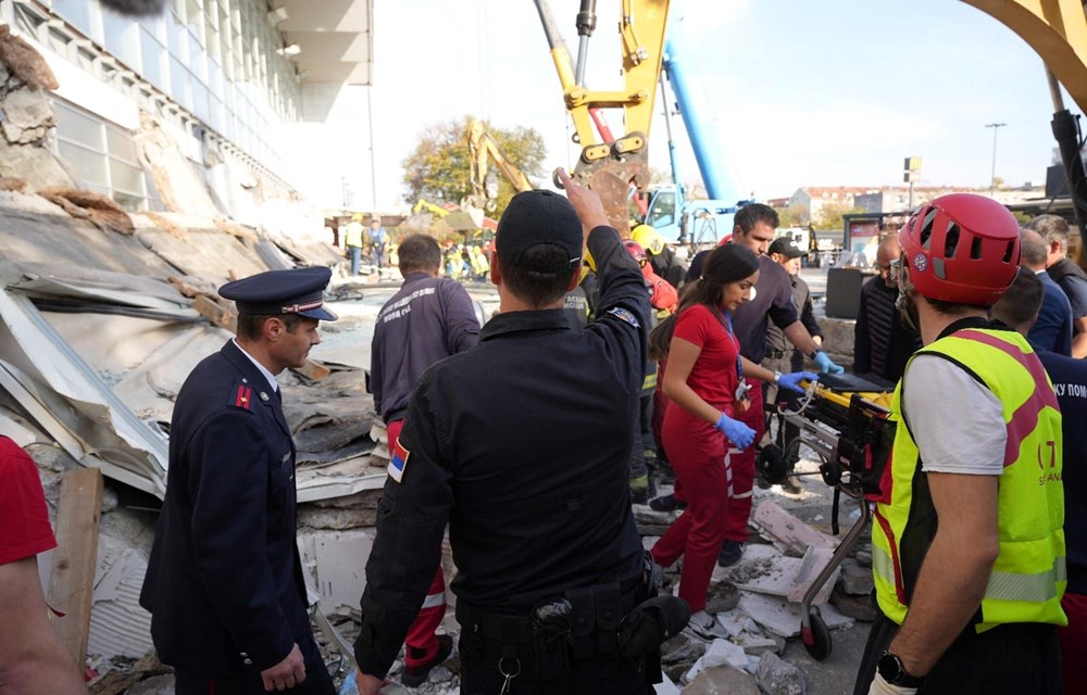 Sırbistan'da tren istasyonunun çatısı çöktü: 14 ölü - 5