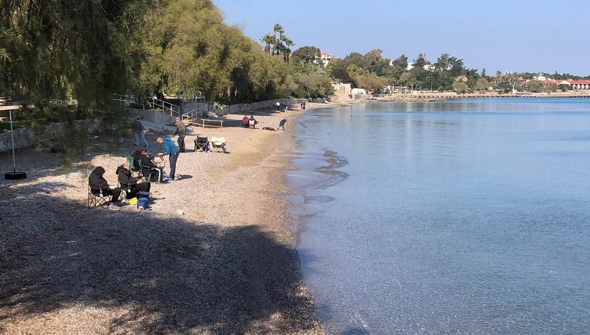 Datçalılar güneşin tadını sahilde çıkardı