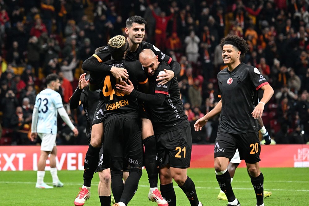 Adana Demirspor, Galatasaray maçında sahadan çekildi: Mücadele tatil edildi! - 20