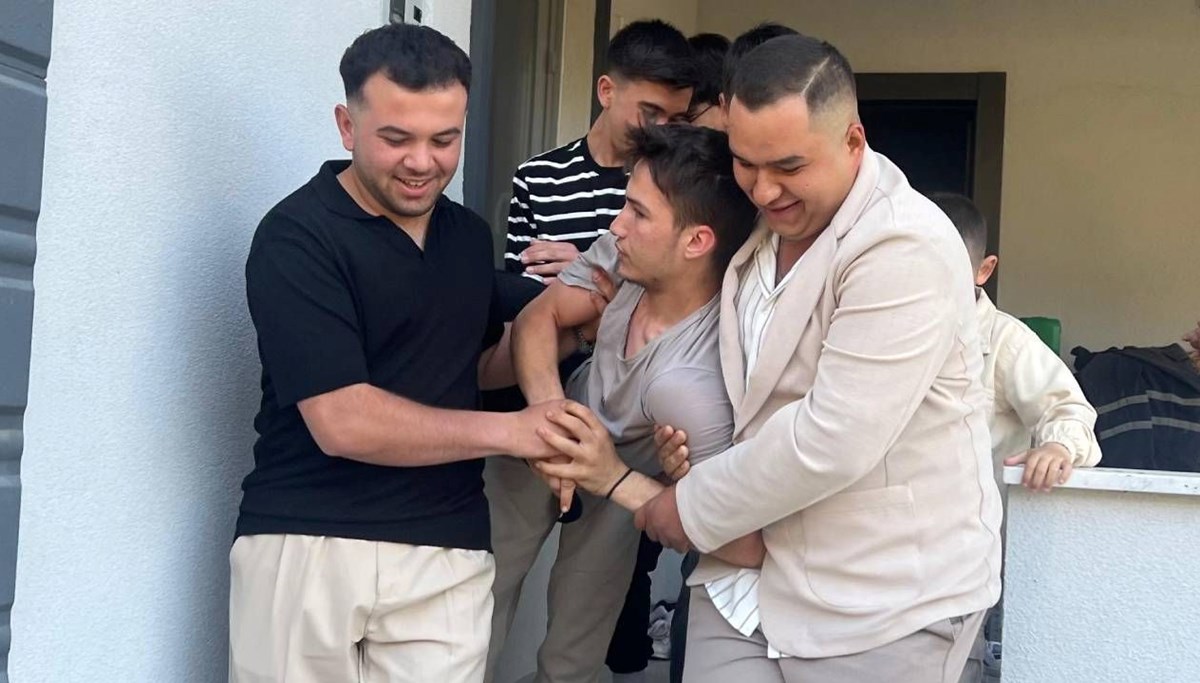 Yarım asırlık gelenek: Bayram namazına gelmeyeni buz gibi suda uyandırdılar