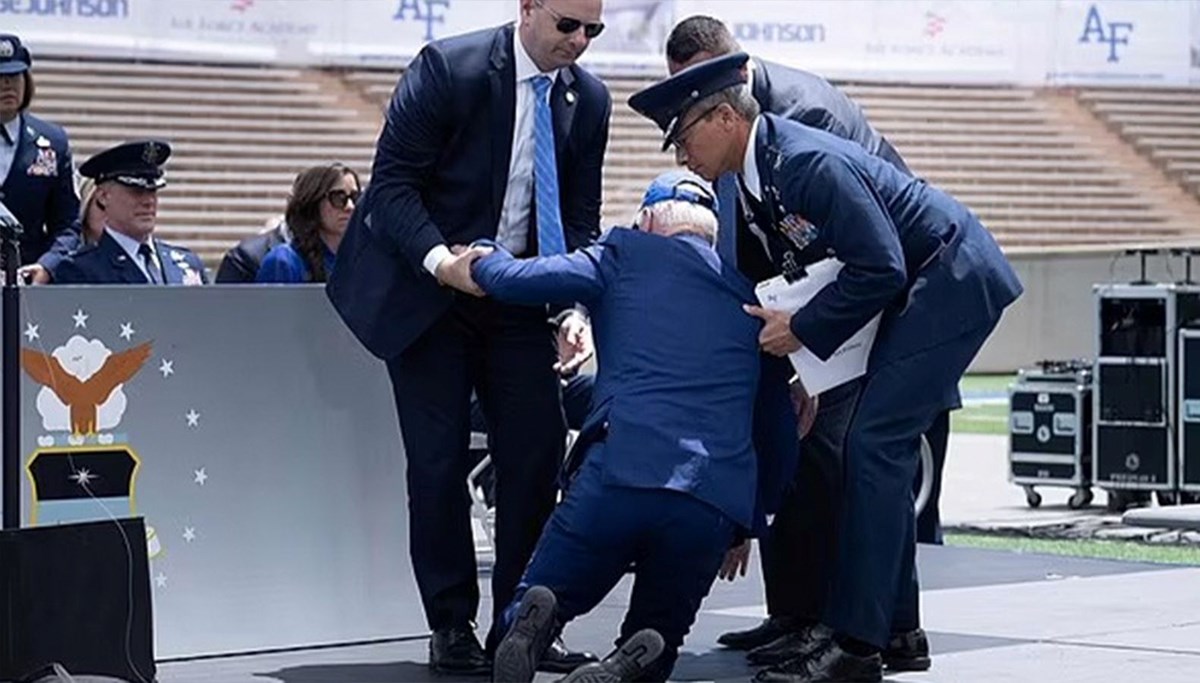 ABD Başkanı Biden yine düştü ABD Başkanı Biden yine düştü