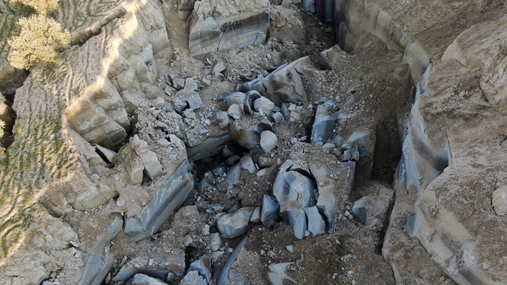 Deprem tarlayı ikiye böldü - 6