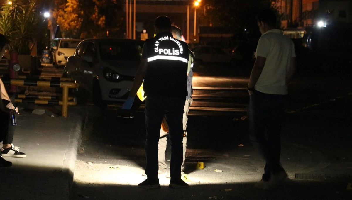 Sokakta karşılaştığı husumetlisine kurşun yağdırdı Sokakta karşılaştığı husumetlisine kurşun yağdırdı